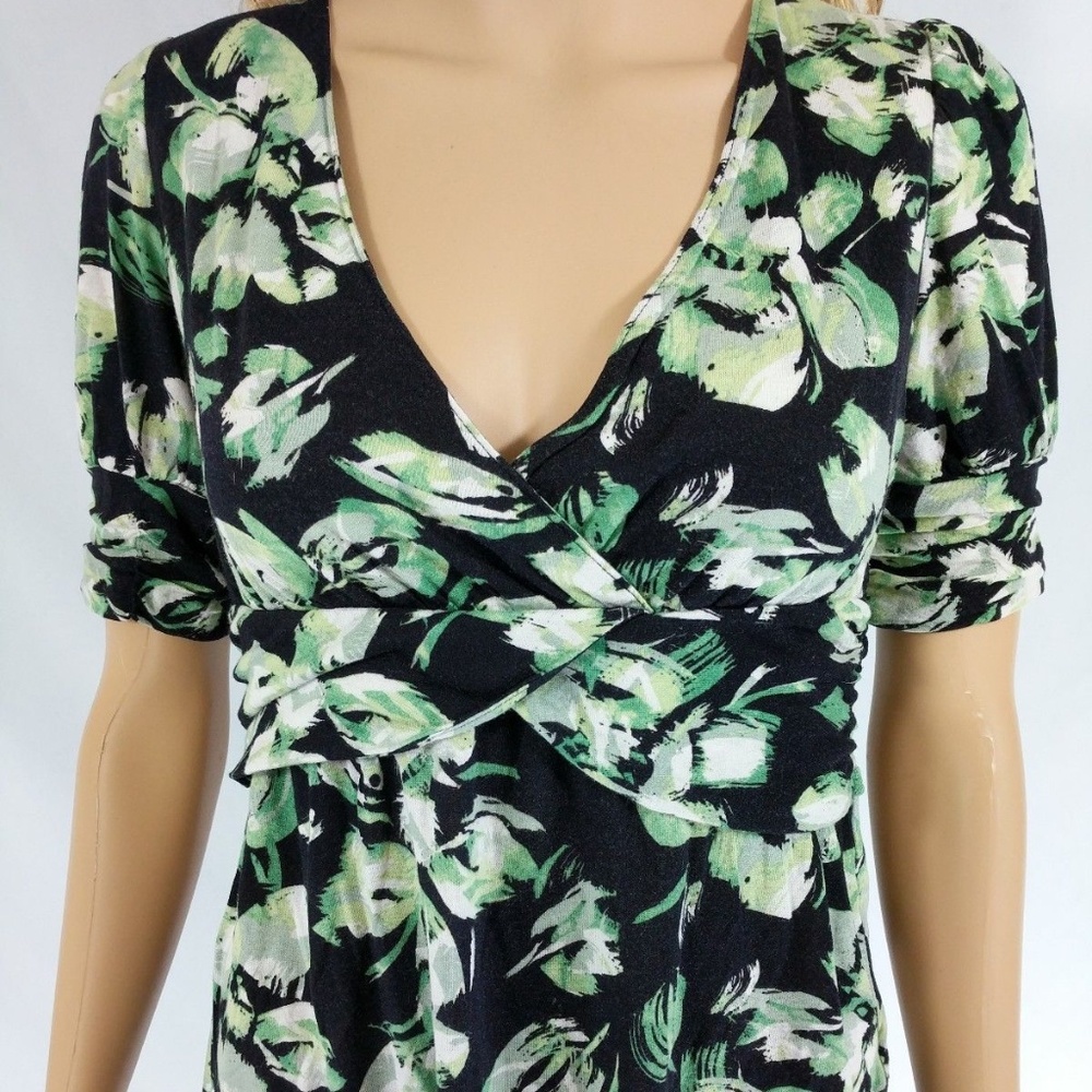Ric Rac Anthropologie Small Green Floral V Neck